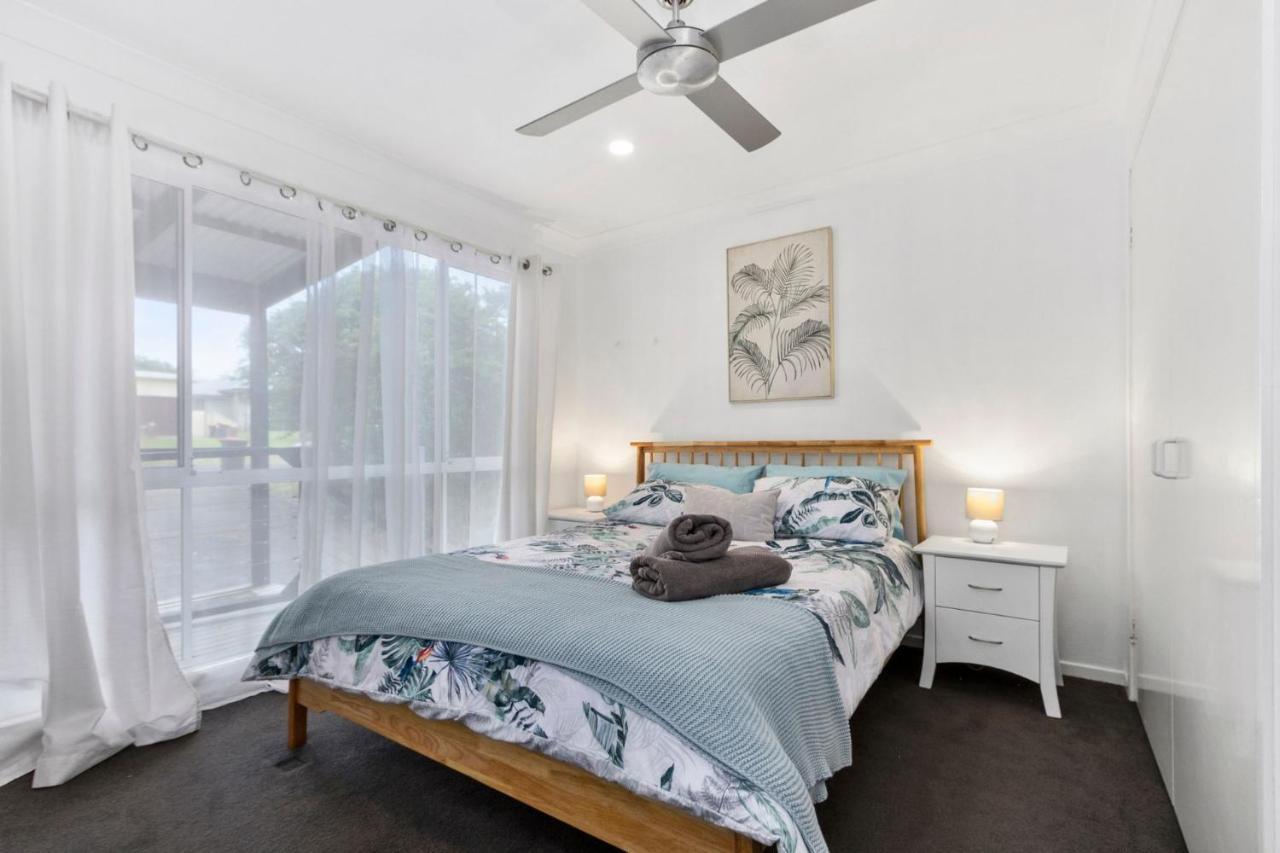 Bailey'S Retreat - Pet Friendly Waterfront - 10 Mins Walk To Beach - Fireplace And Firepit Villa Culburra Beach Exterior photo